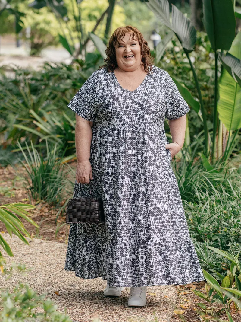 Lucy Maxi Dress Cotton Tile Navy White Size 22 Model Jo