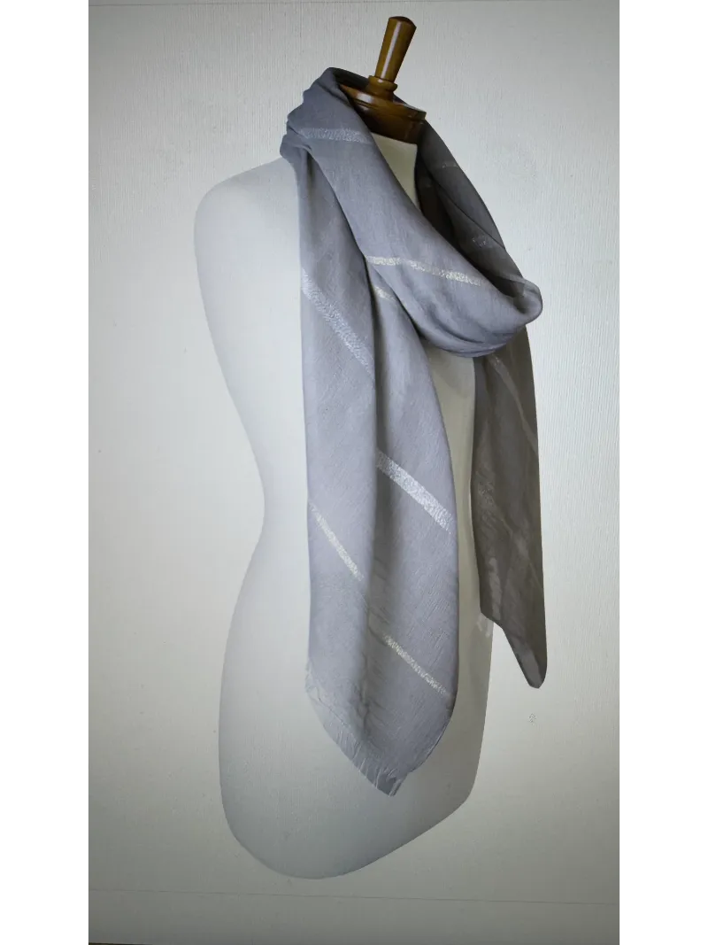 Side view of a grey scarf with a lurex stripe on a mannequin body tied in a roll knot